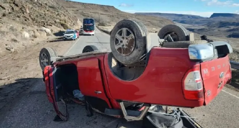 Violento vuelco de una camioneta en Ruta 40