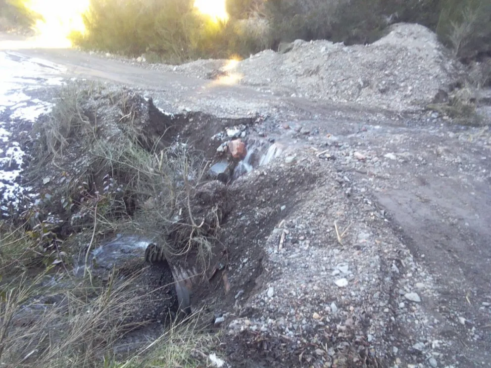 Restringen caminos del Parque Nacional Lanín por peligro de socavones y derrumbes