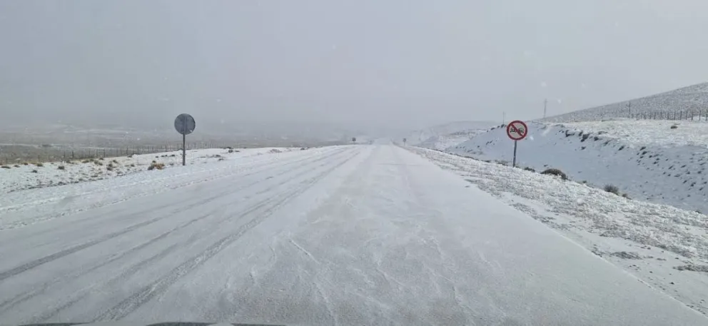 Extrema precaución entre Jacobacci y Comallo por hielo y nieve volada