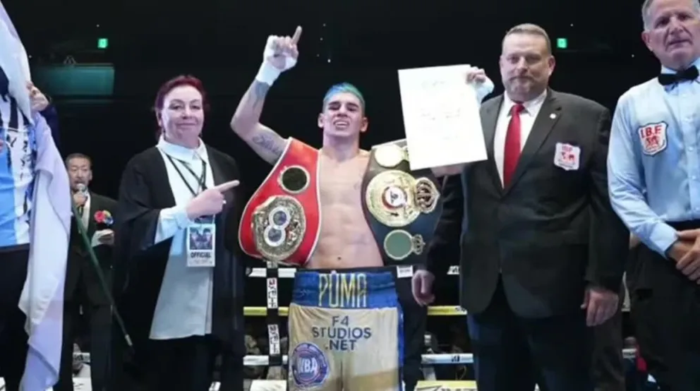 El Pumita Martínez es el nuevo campeón mundial unificado supermosca