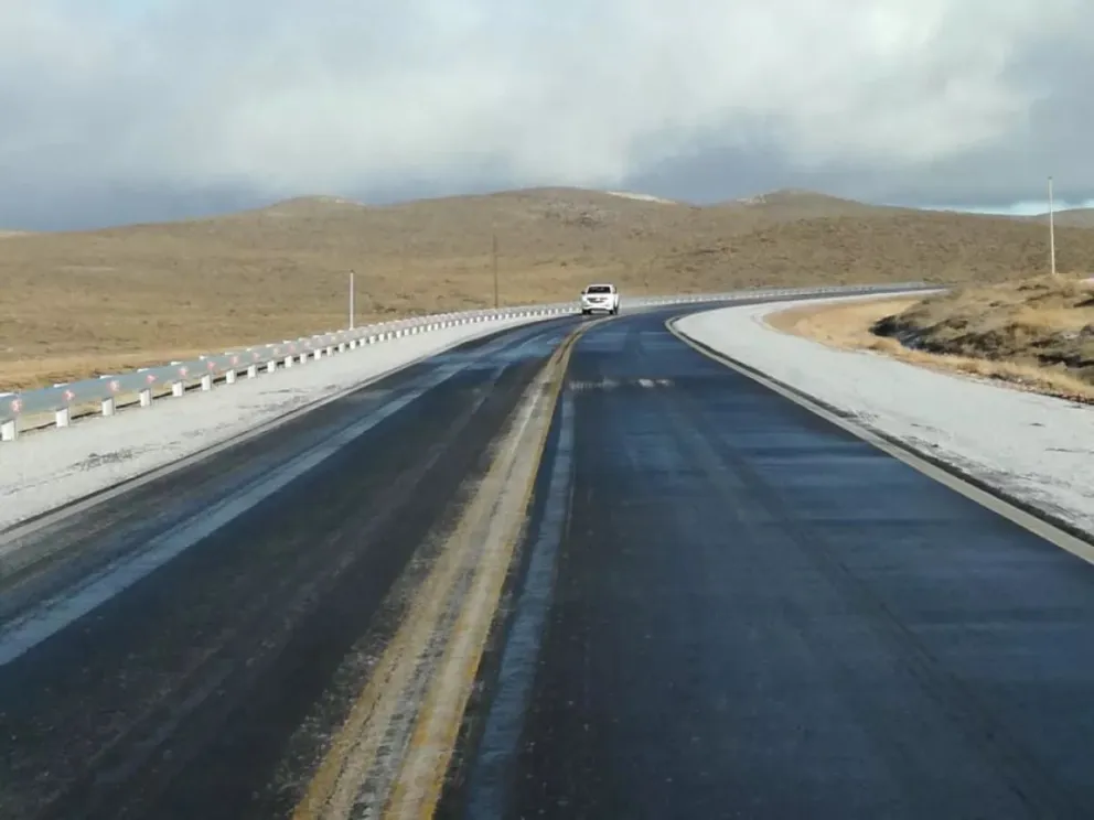 La transitabilidad con precaución se mantiene por las bajas temperaturas en las rutas del sur 