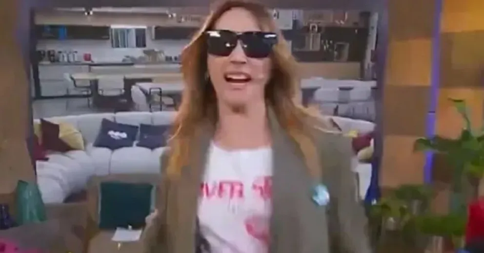 ¡Lo hundió! Vero Lozano imitó a Santiago del Moro y se burló de su fanatismo por Furia