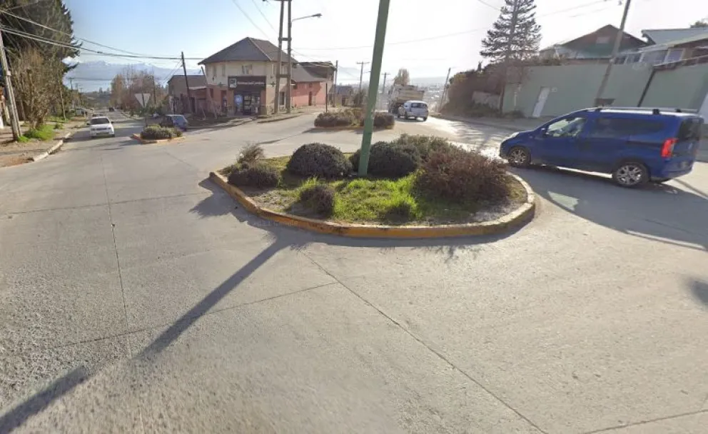 Choque sin lesionados en una rotonda: secuestraron uno de los autos por falta de documentación