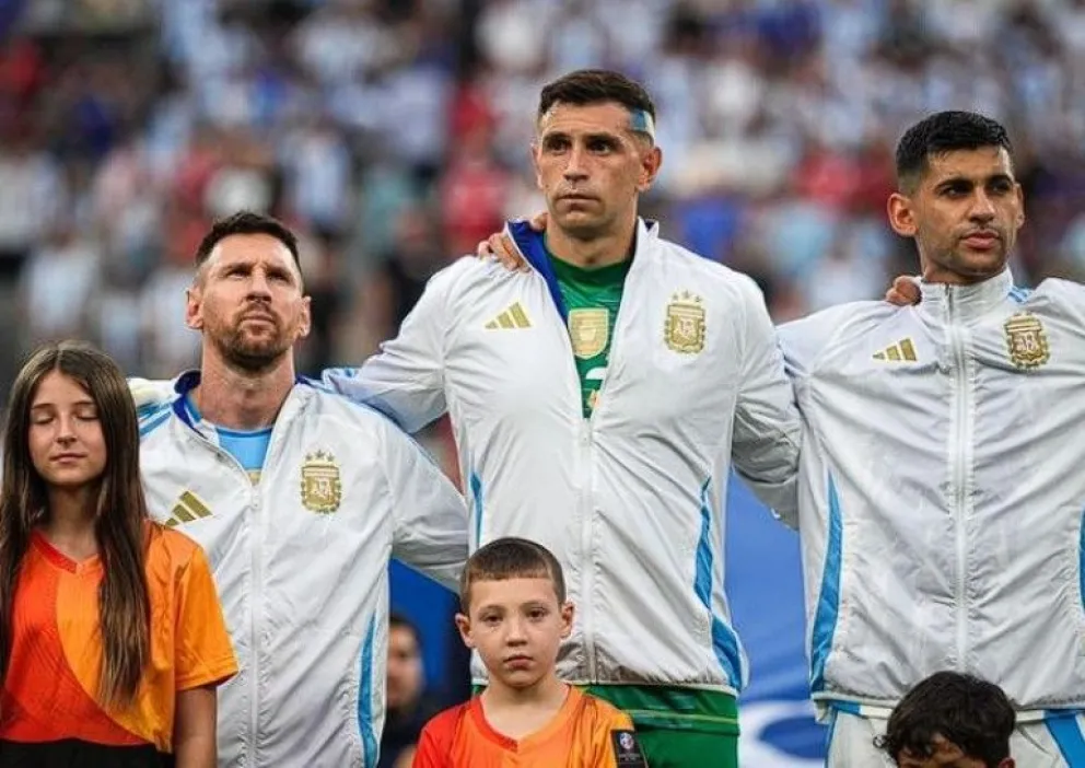 “Es un orgullo para mí como mamá": Dos nenes rionegrinos entraron con la Selección Argentina frente a Canadá