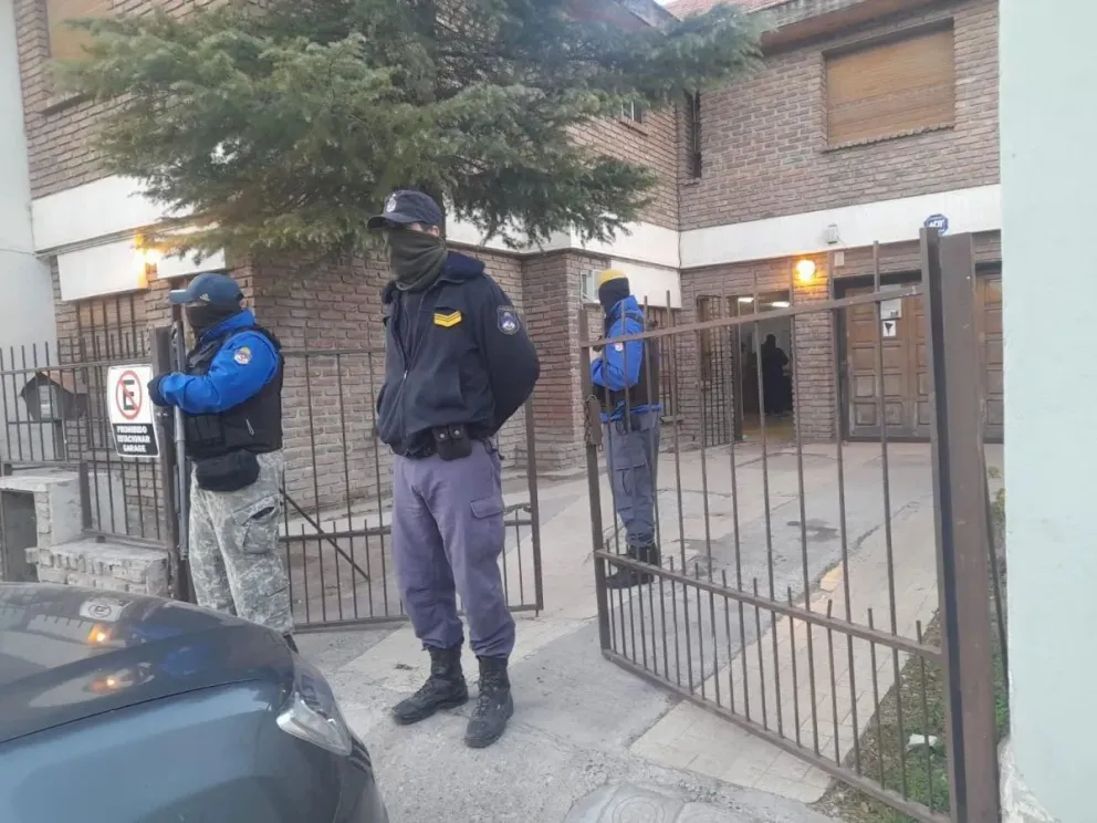 Último momento: allanan locales y viviendas de Libres del Sur y del FOL