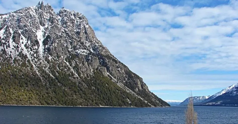 Desenterró un chenque y cuatro años después, se ahogó en el Nahuel Huapi