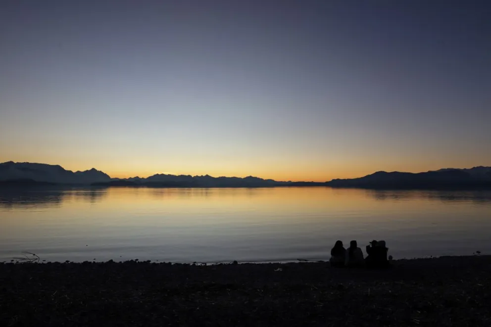 Luego de la neblina, Bariloche regaló un hermoso atardecer
