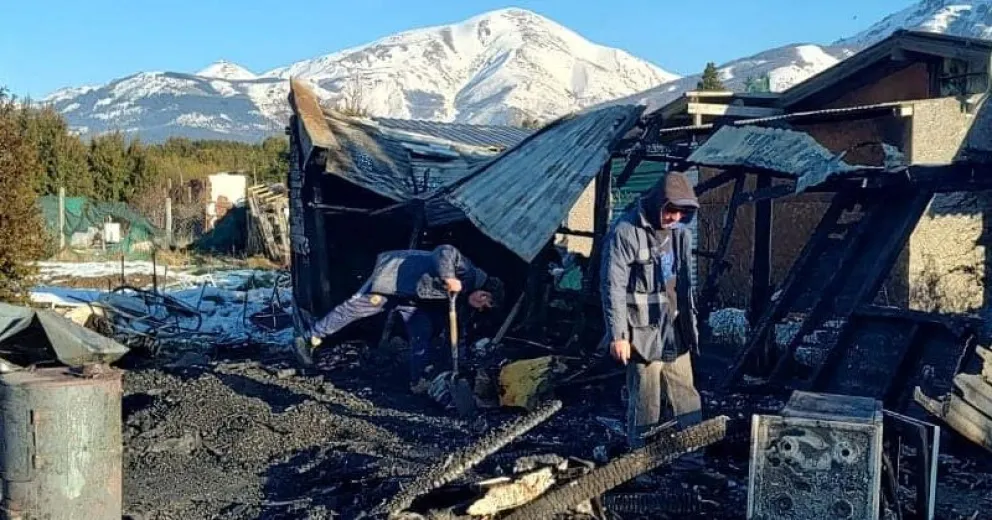 Vecinos del 29 de Septiembre perdieron todo en un incendio y piden ayuda a la comunidad