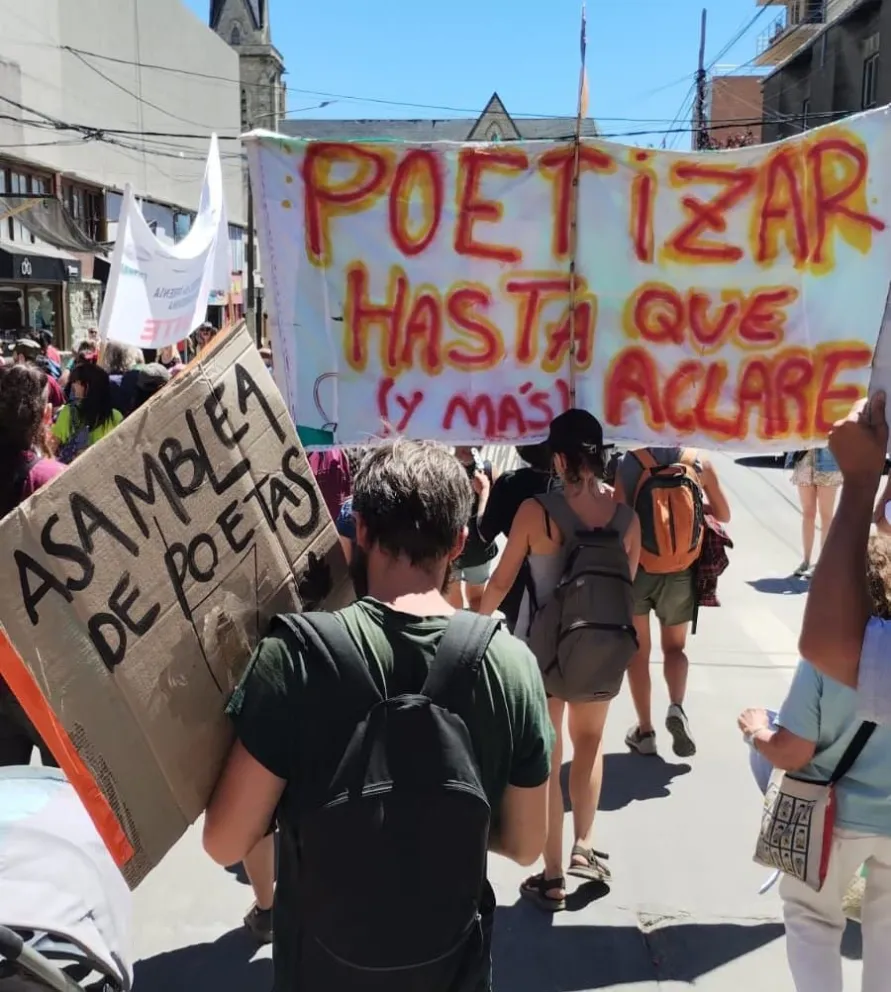 La Asamblea de Poetas compartirá poemas a cambio de alimentos