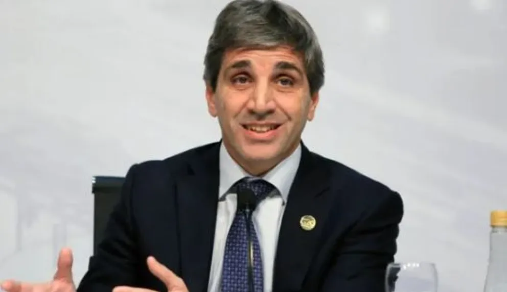 Caputo anunció que junio cerró con un superávit financiero de $238.189 millones