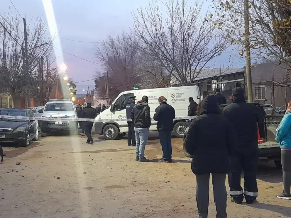 VIDEO: Una mujer de 26 años falleció en un incendio y un nene de 6 años está grave
