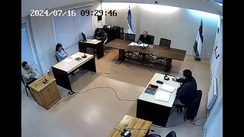 Choque contra una garita: quedó imputado por las lesiones que sufrió la mujer que lo acompañaba
