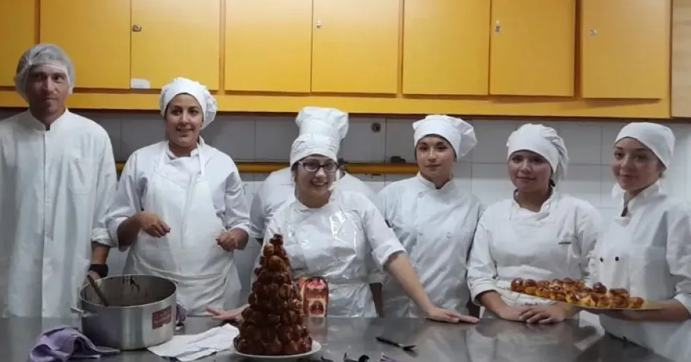 Estudiantes de Bariloche organizan concurso de tortas
