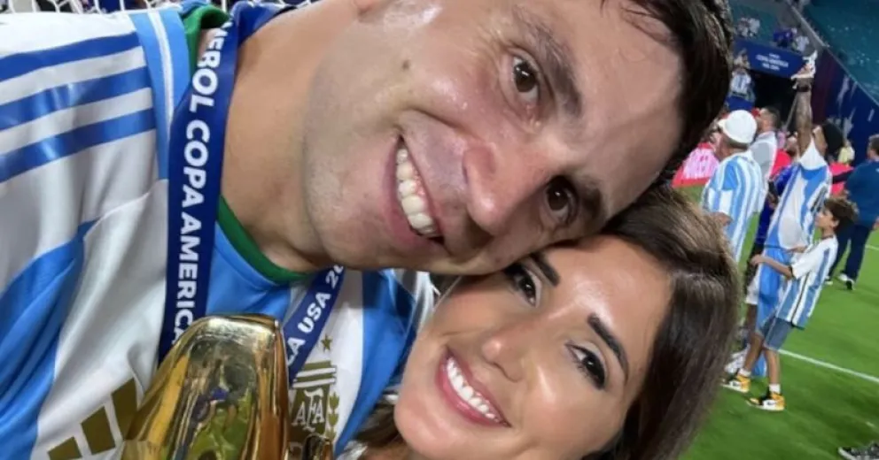 Cuál fue el posteo de la esposa del Dibu Martínez que le trajo suerte a la Selección Argentina