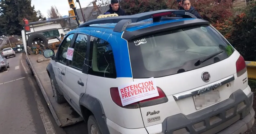 Insólito: funcionaba como taxi con un coche “vencido” y se lo secuestraron