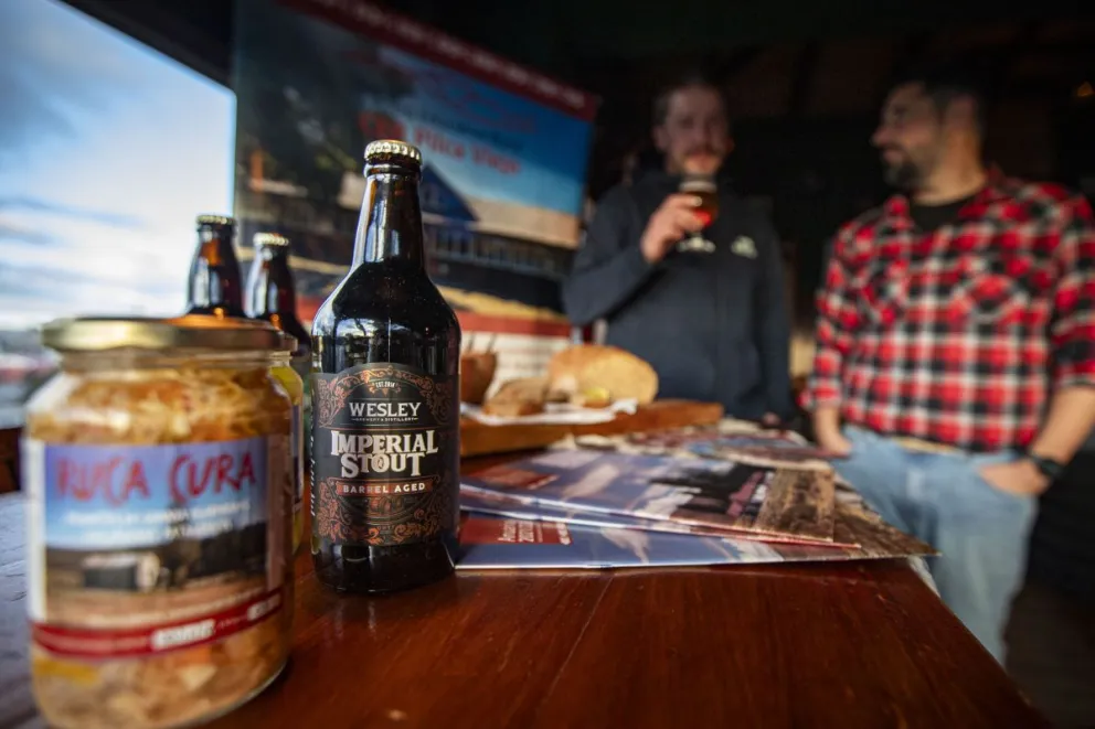 Buscan elevar sus estándares de calidad año tras año, de la mano con la mejora permanente en el maridaje de platos y picadas. Foto: Eugenia Neme