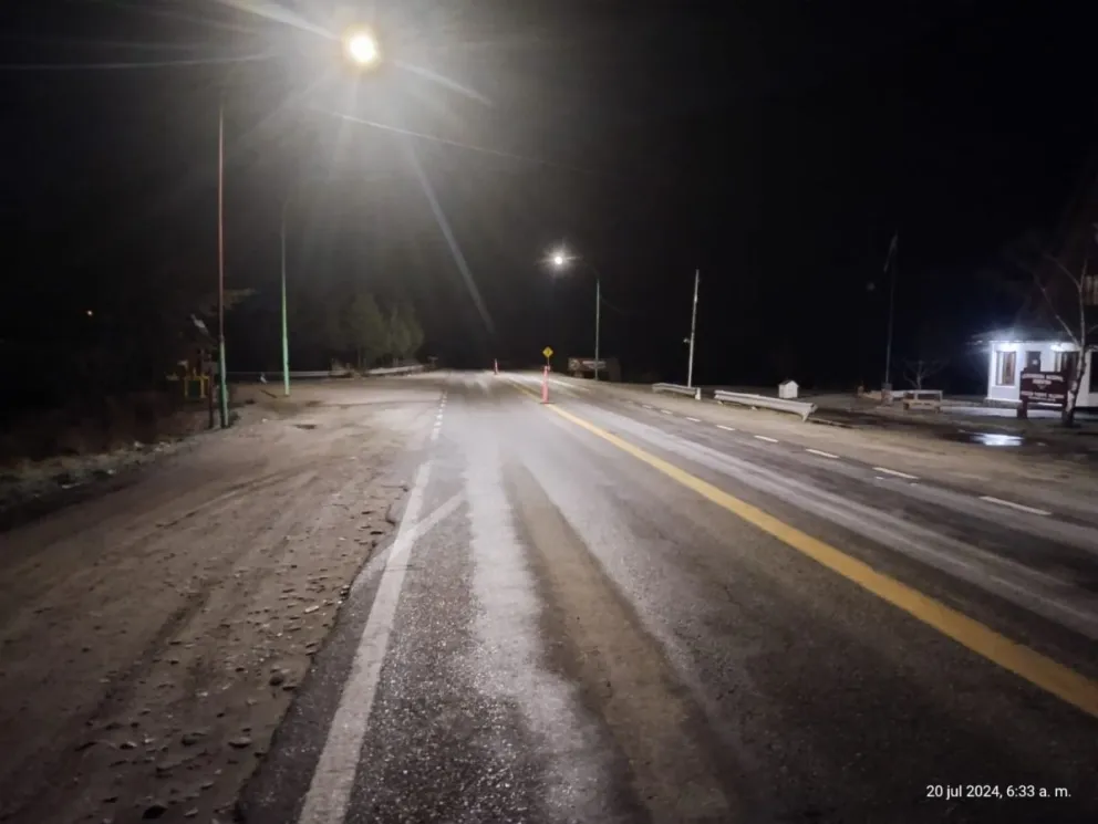 Presencia de hielo en todas las rutas de la región