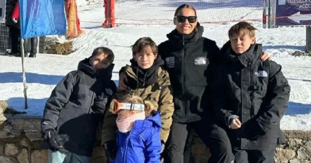 Las majestuosas vacaciones de Pampita y sus hijos en la nieve