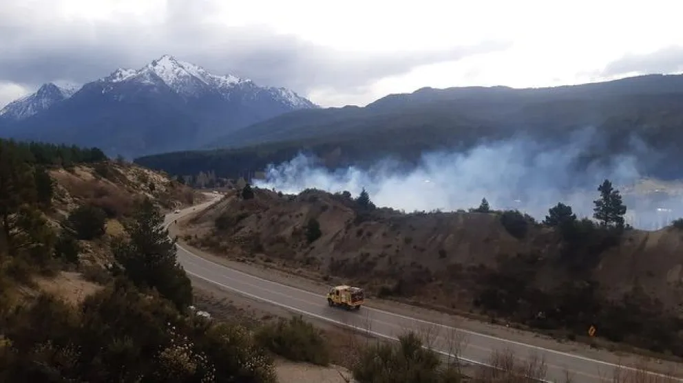 Alarma por un incendio a la vera de la Ruta 40 