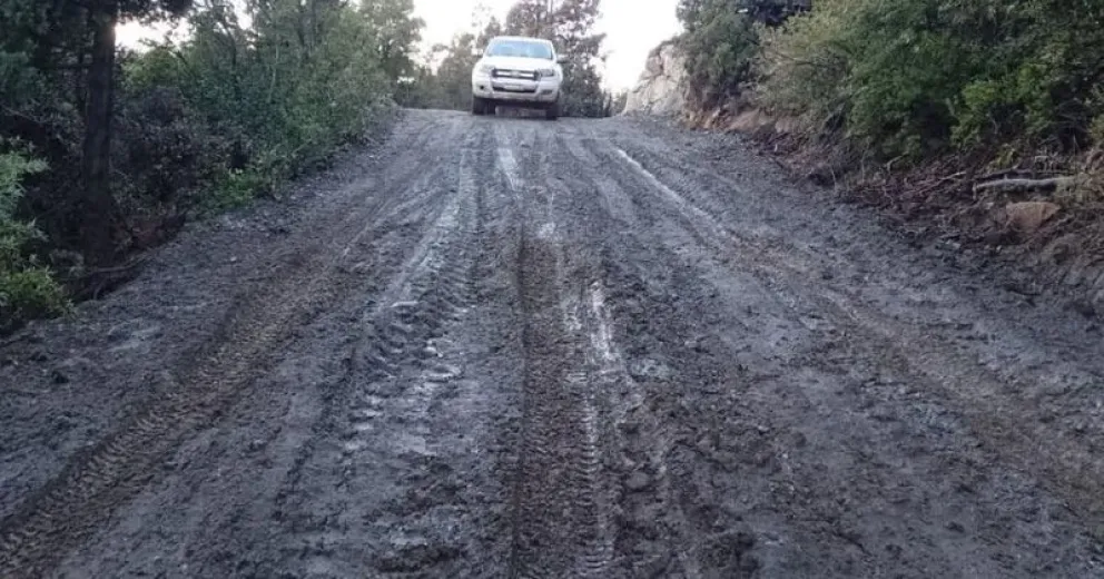 Por pozones de barro, cierran el camino a Tronador