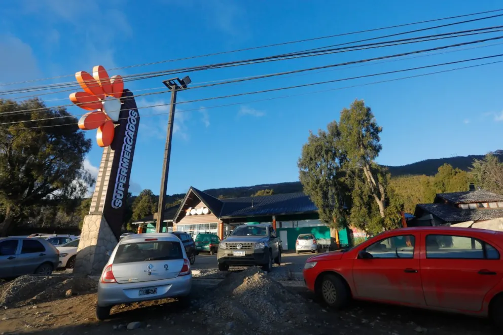 Ladrones sustrajeron dinero en efectivo de una sucursal de una cadena de supermercados