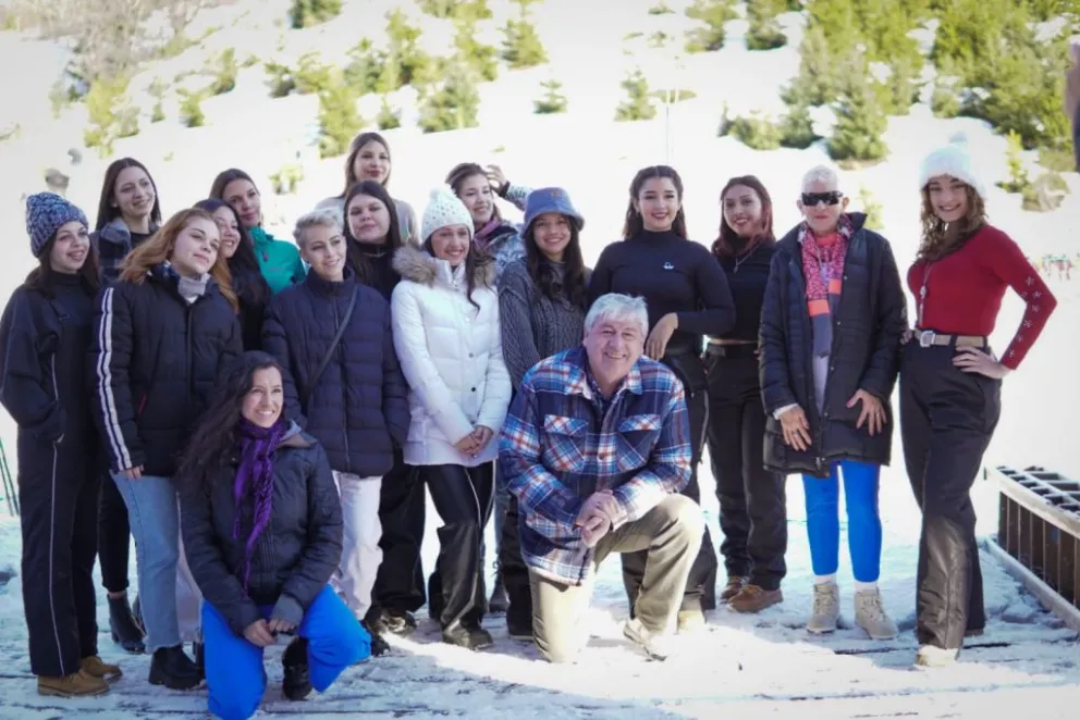Cortés acompañó a las candidatas a Reina de la Nieve en sus actividades en Catedral