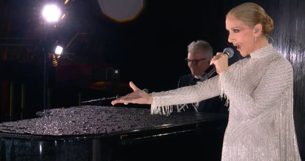 Céline Dion volvió a los escenarios para cantar en la inauguración de los Juegos Olímpicos