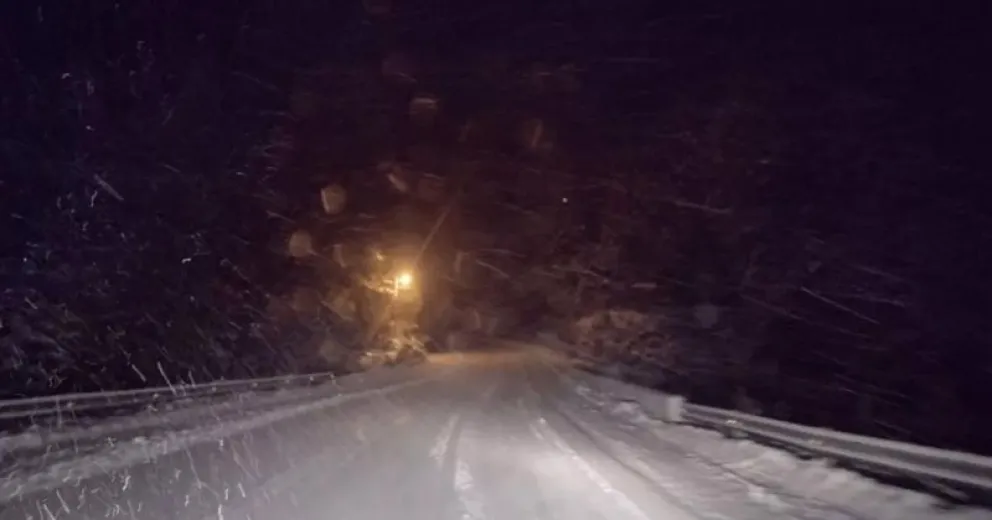 La nieve llegó por la noche y piden extrema precaución en Ruta 40