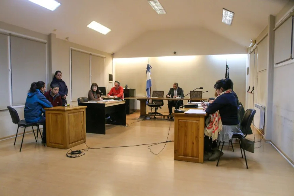 Dos mujeres fueron acusadas por agredir y robar a un sujeto con fuertes antecedentes por violación