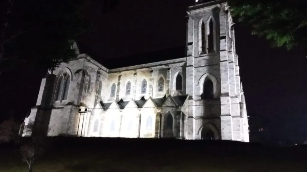 Con fondos de la Ecotasa, renovaron la luminaria de la plaza Catedral 