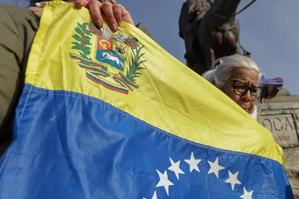 Venezolanos residentes en Bariloche vuelven a manifestarse en el Cívico 