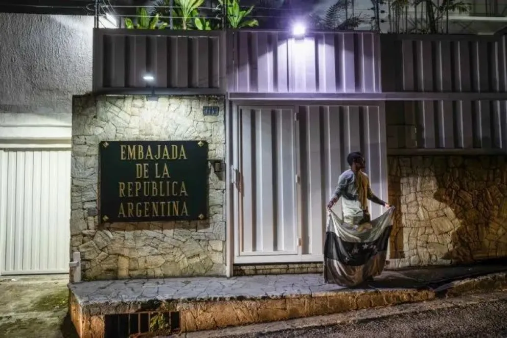 Llegaron a nuestro país los diplomáticos argentinos expulsados de Venezuela  