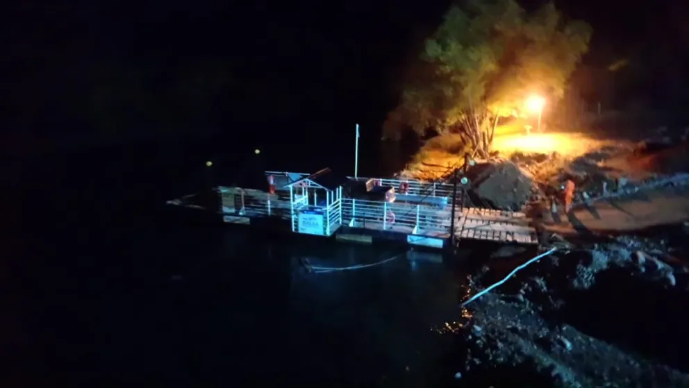 Con esfuerzo y orgullo los guardianes de la Balsa de Villa Llanquín prestan servicio a la comunidad