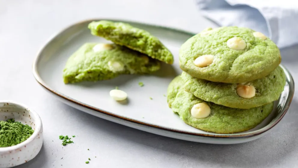 Hacé galletitas de matcha con chocolate blanco: una delicia perfecta para el domingo