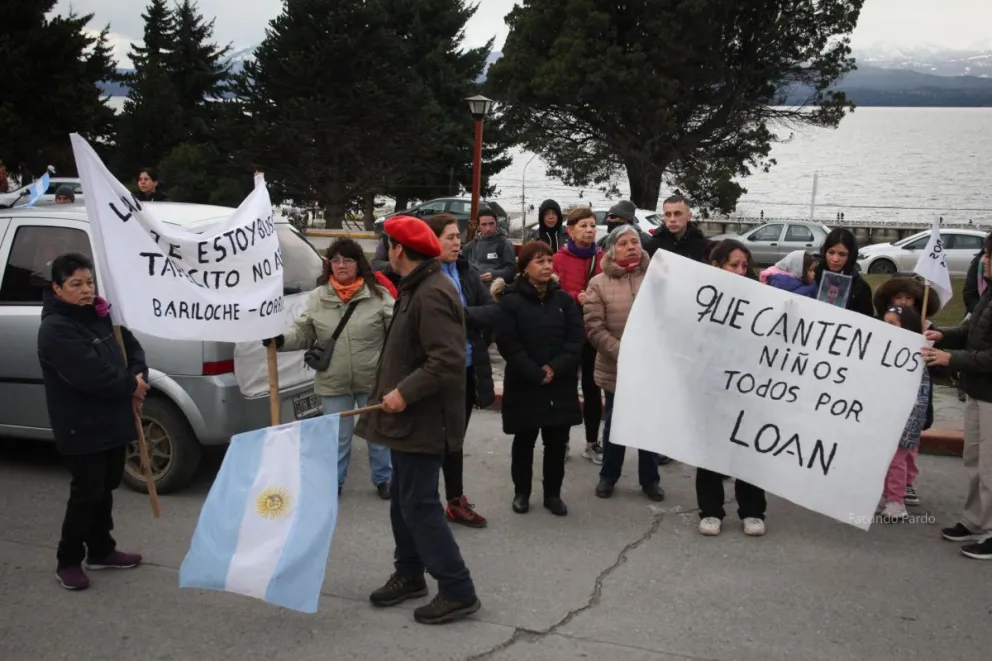 Marcharon hasta el Centro Cívico por la aparición de Loan