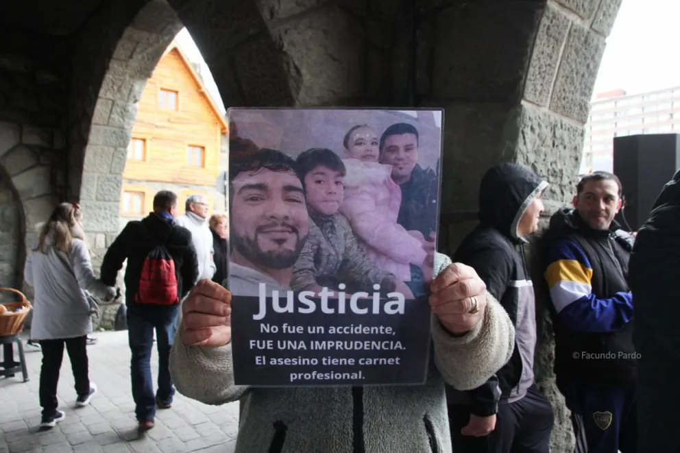 Homenaje y pedido de justicia por la familia Linares en la Ruta 40