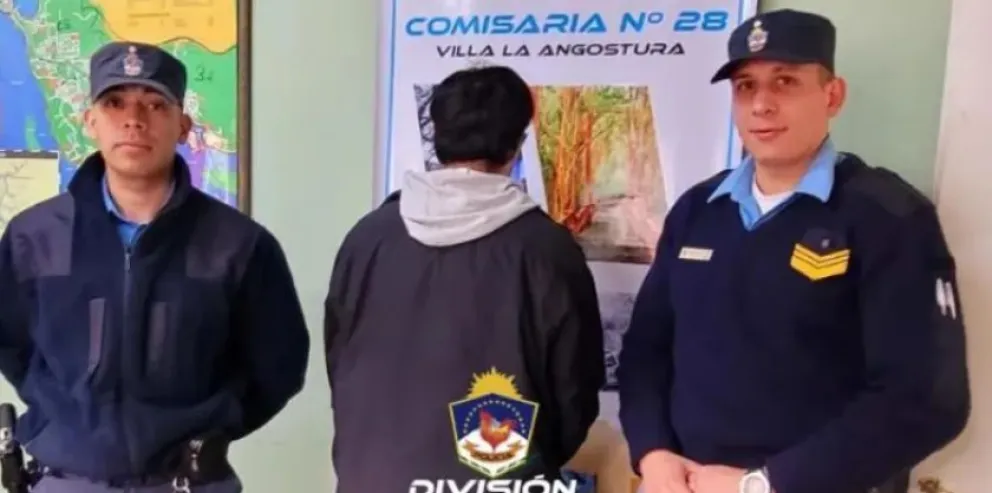 Fue a visitar a un amigo que estaba demorado en la comisaría y quedó detenido por tener pedido de captura
