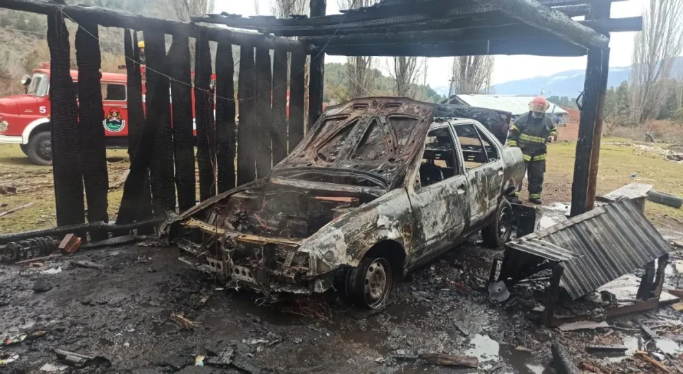 Voraz incendio de un galpón dejó pérdidas totales 