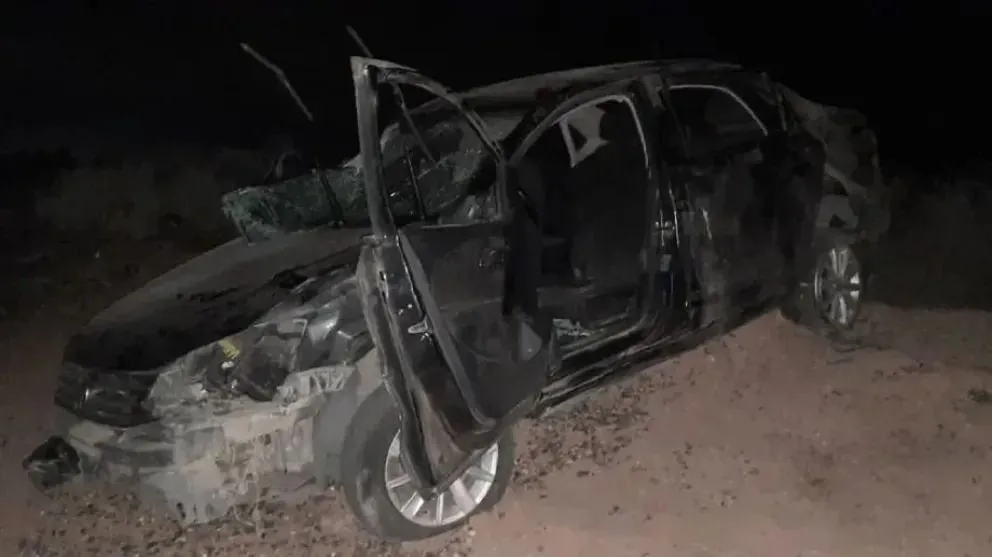 Tragedia en el Alto Valle: una mujer falleció y hay cuatro heridos por un vuelco