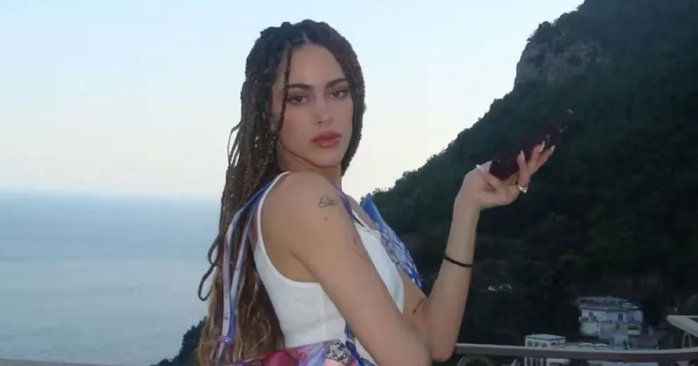 Las fotos de las vacaciones de Tini Stoessel por la Costa Amalfitana: amigas y nuevo look