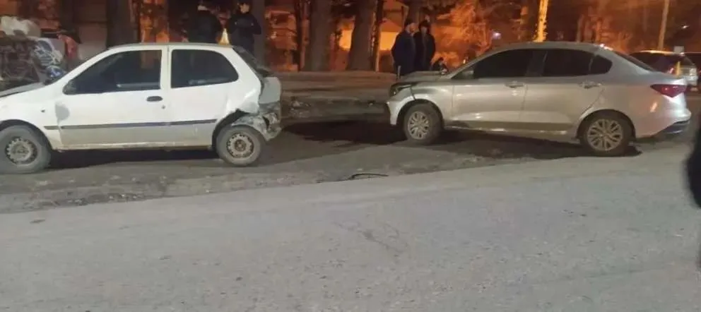 Chocó desde atrás a un auto que estaba detenido por un problema mecánico