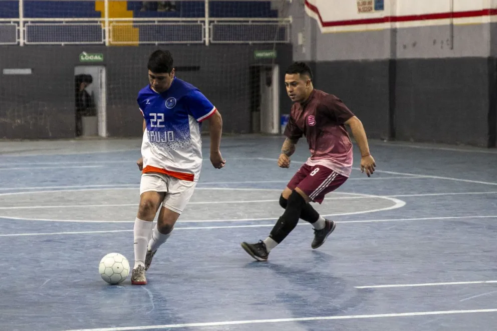 El oficial y Primera B juegan entre martes y miércoles