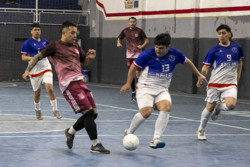 Última fecha del oficial y la Primera A