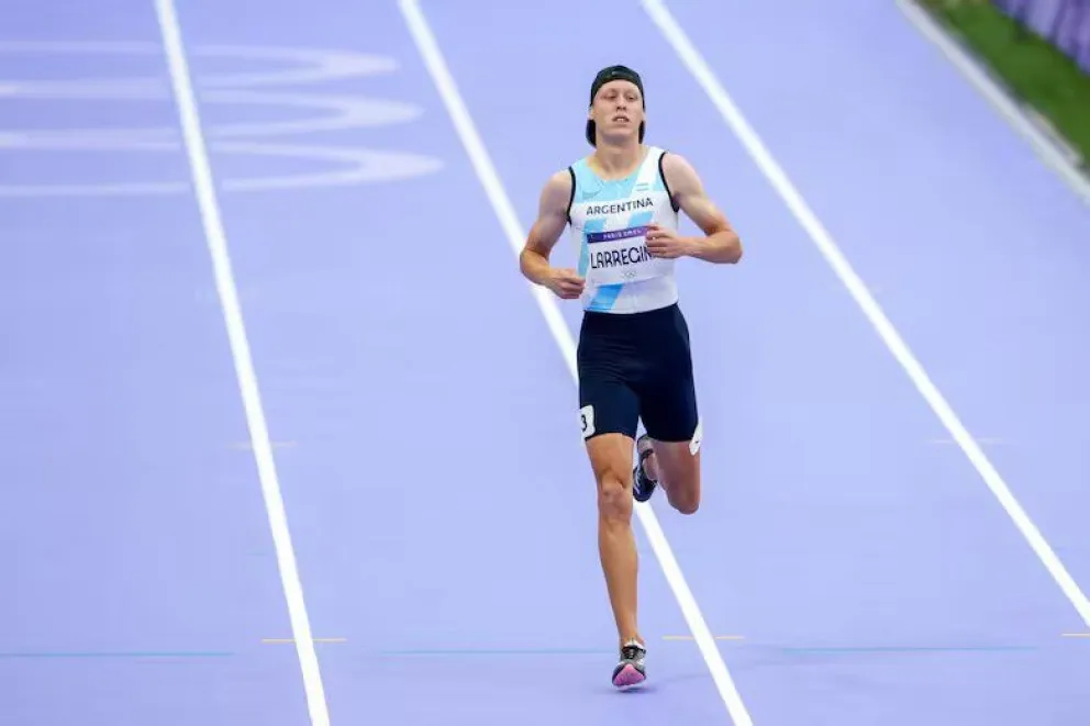 Elián Larregina fue sexto en su serie en las semis de los 400 metros y se despidió de París 2024