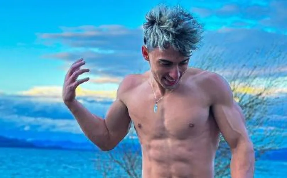 Gerónimo Arias, el influencer de las dominadas, pasó por Bariloche para continuar con su reto