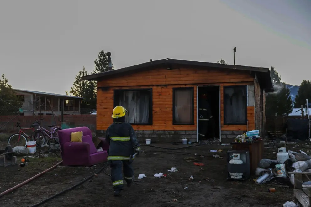 La familia que perdió todo en el incendio de ayer necesita volver a hacer su casa