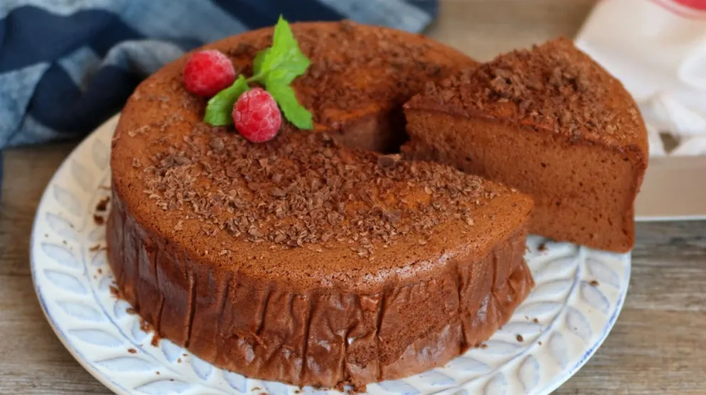 Paso a paso para cocinar una torta nube de chocolate, sin harinas