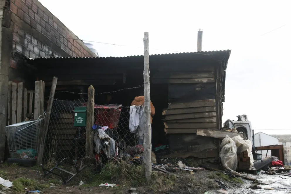 Una familia con tres hijos perdió todo en un incendio