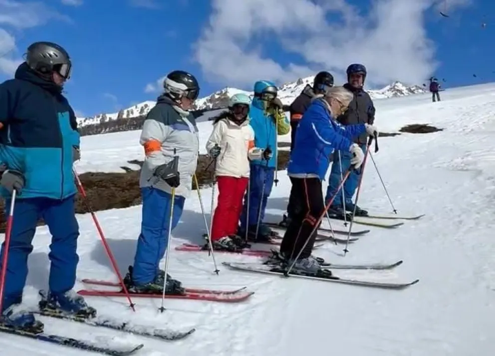Atletas de ADAM comenzaron la preparación para un torneo nacional de esquí adaptado