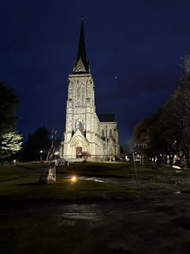 Instalaron nueva luminaria LED en la iglesia Catedral 